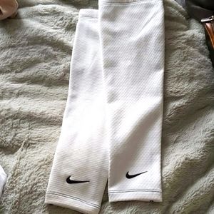 NWOT Nike arm or leg sleeves 1 pair